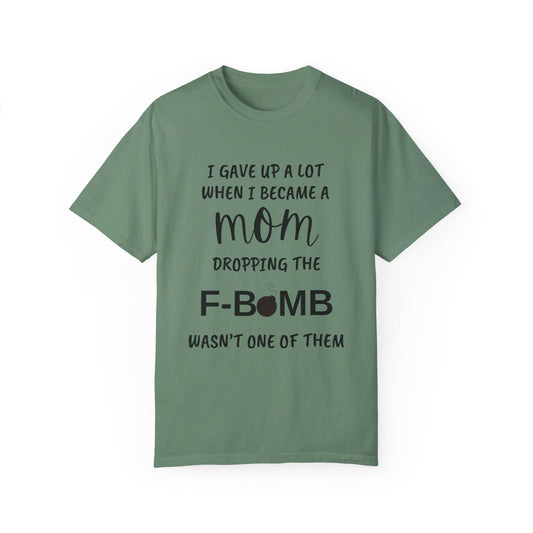 F- BOMB MOM, Unisex Garment-Dyed T-shirt